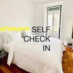  Hostal Saturdays