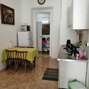  Pensión Ajuda Space